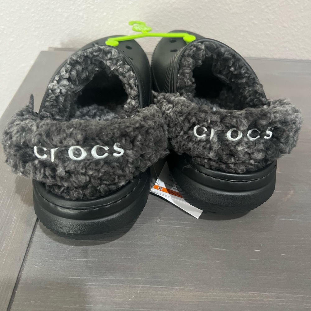 CROCS Classic Fleece Lined Black Clogs (NWT!!) - Picture 4 of 7